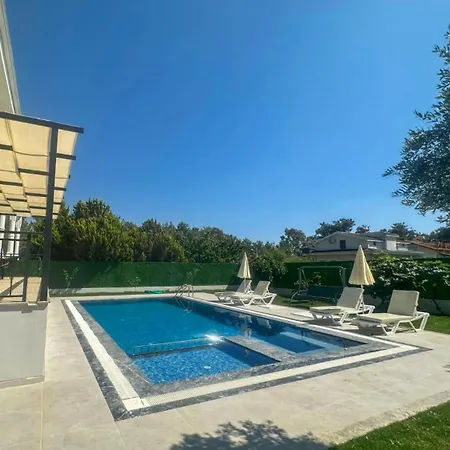 Huge Triplex W Pool And Garden In * פאטהיה