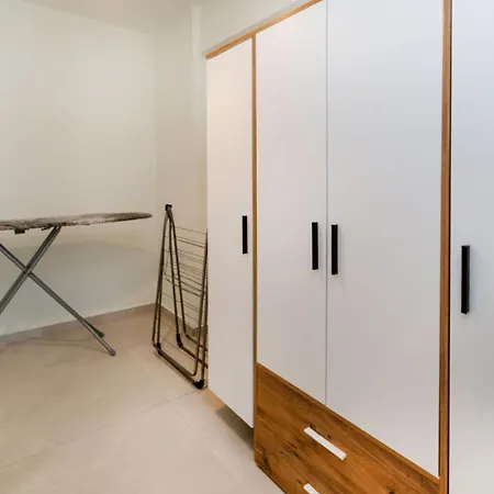 וילה Huge Triplex W Pool And Garden In