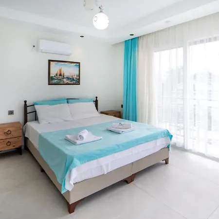 Villa Huge Triplex W Pool And Garden In