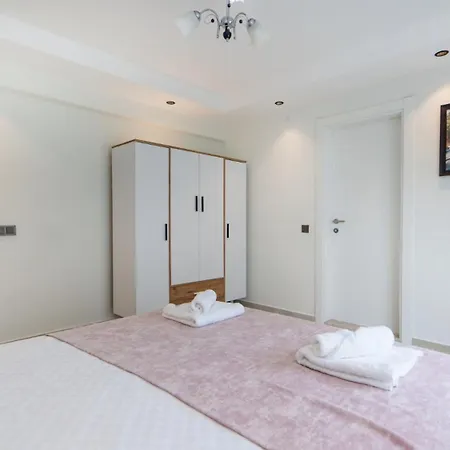 Huge Triplex W Pool And Garden In Villa Fethiye