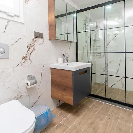 Villa Huge Triplex W Pool And Garden In *