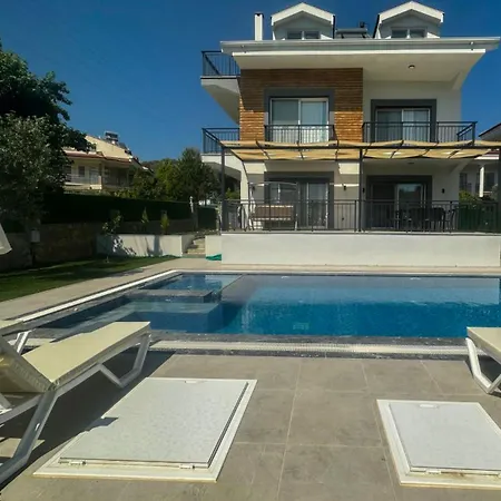 Huge Triplex W Pool And Garden In فتحية